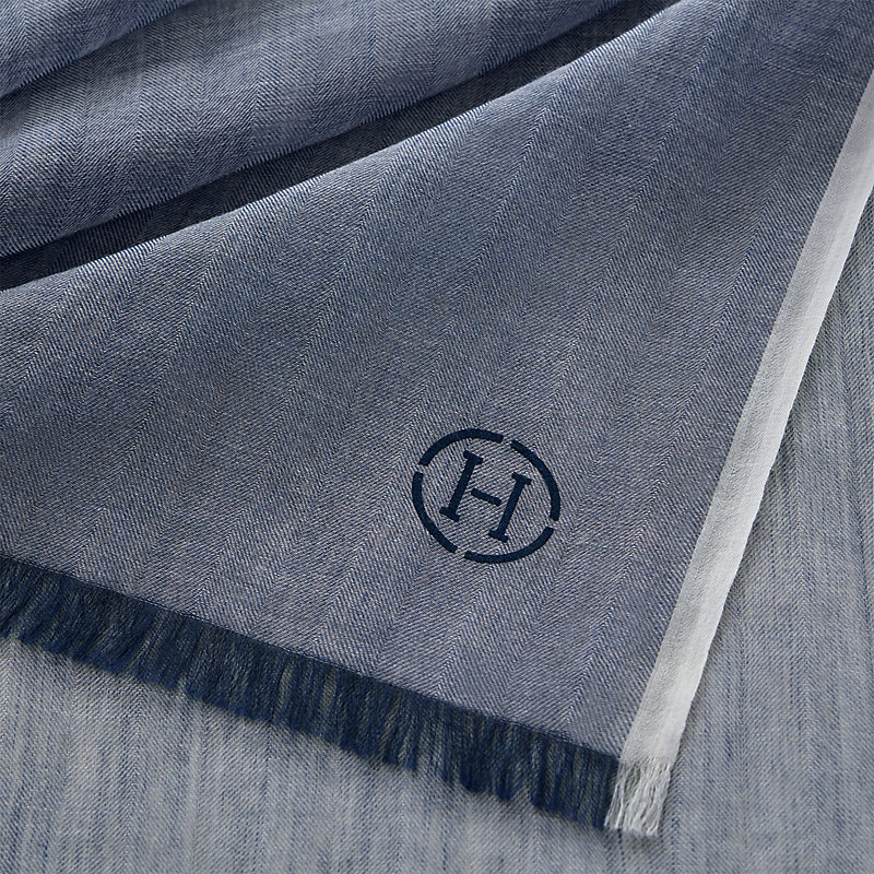 Naoshima scarf | Hermès Saudi Arabia